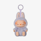 Labubu lilás Popmart com olhos fechados e fantasia de coelho, toy art relaxante da coleção Have A Seat