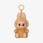 Boneco Labubu caramelo Popmart com expressão sorridente e fantasia felpuda da coleção Have A Seat